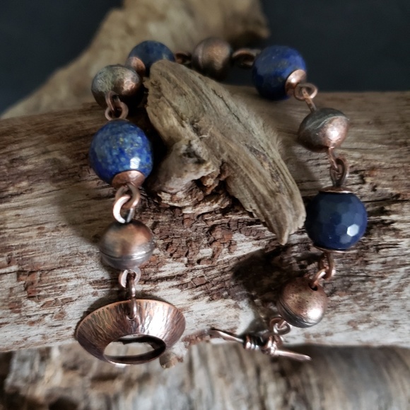 Handcrafted copper and Lapis bracelet. OOAK. - Picture 2 of 3